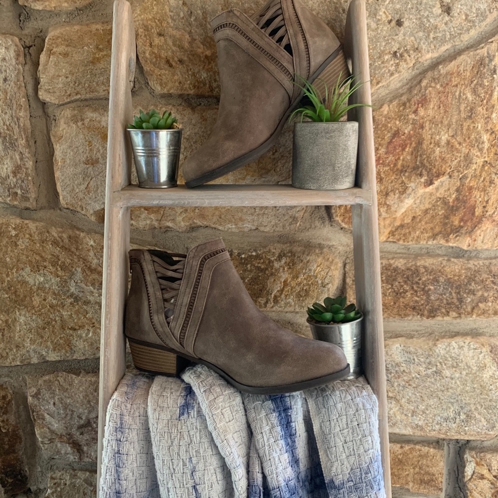 ❌SOLD❌Lane Bryant suede cut out ankle booties - Picture 2 of 8